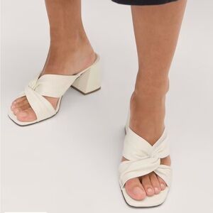 NEW Everlane Cream Italian Leather Day Twist Heel in Size 5.5